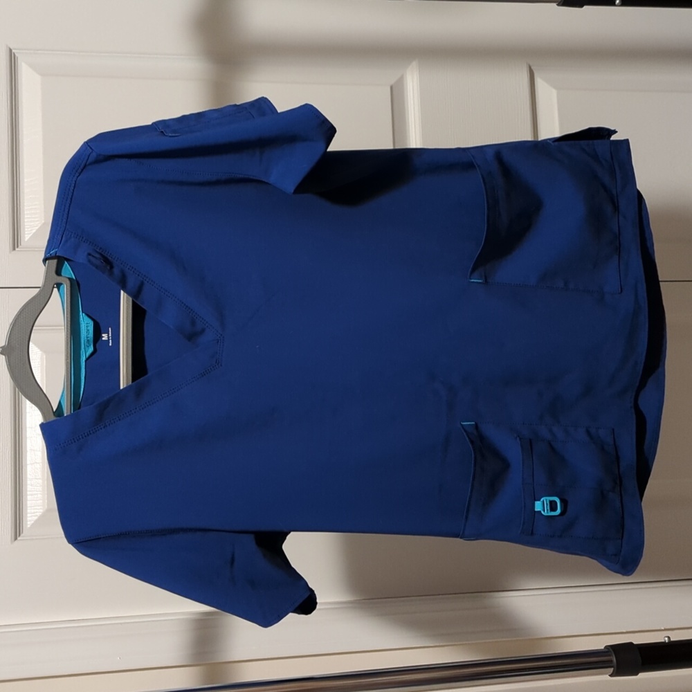 Medium Carhartt scrub top